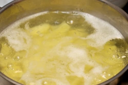 Варіння картоплі для начинки вареників